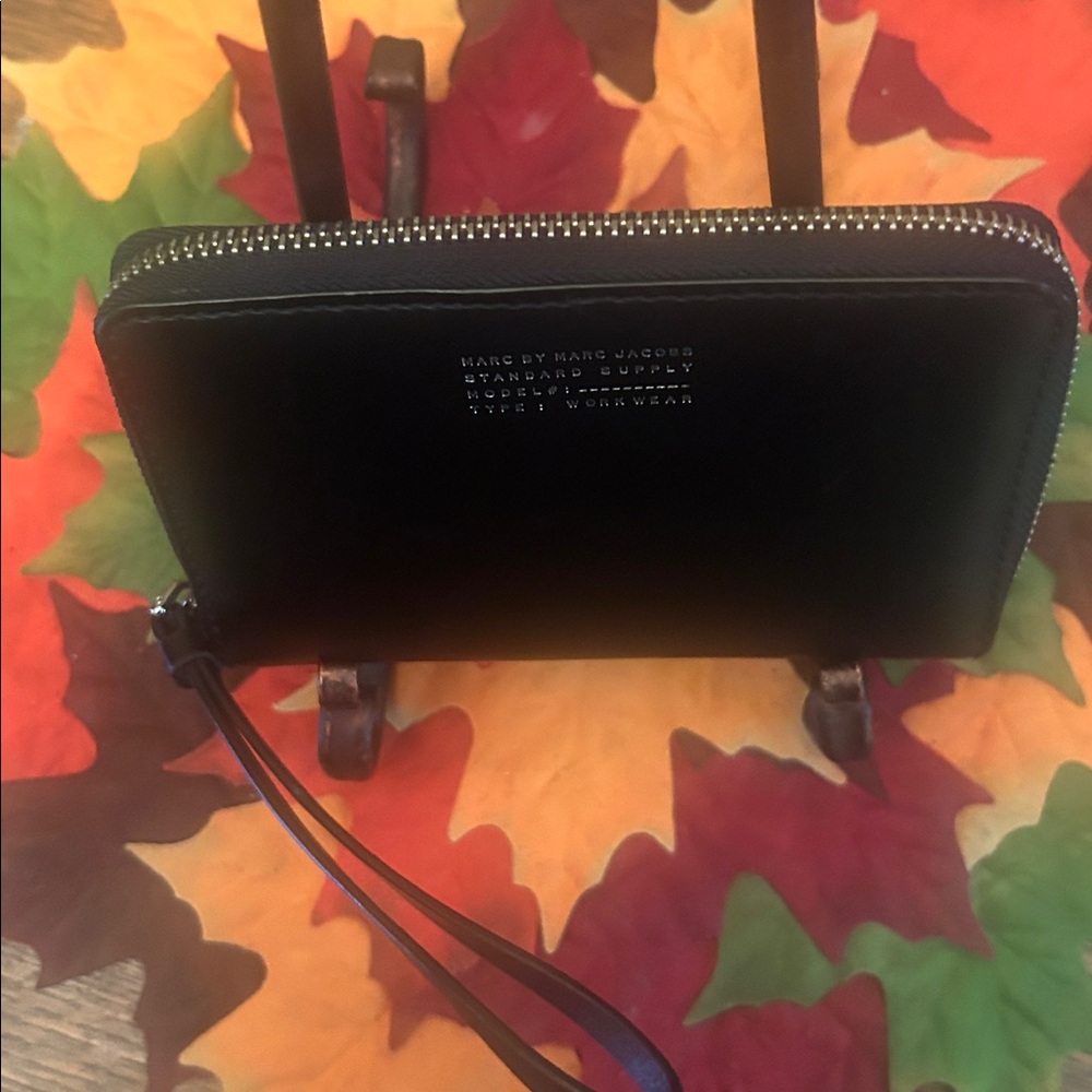 Marc by Marc Jacobs Black Leather Zip Around Wallet - Picture 6 of 9